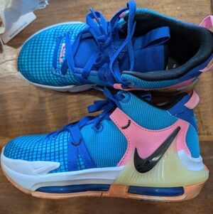 Nike Basketball Shoes Kids Size 4.5 Blue and Pink